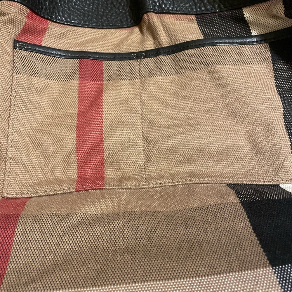 Authentic Burberry Maidstone Large Leather Tote - Picture 10 of 14